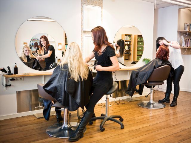 5 Back Pain Prevention Tips for Hairdressers