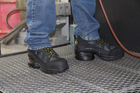 Outback Hiker - Safety Toe Z-CoiL Pain Relief Footwear